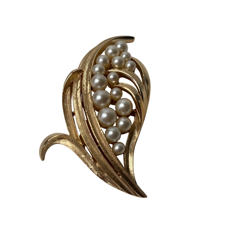 Trifari Vintage‎ Gold Tone Faux Pearl Leaf Brooch Pin Textured Mid Century MCM